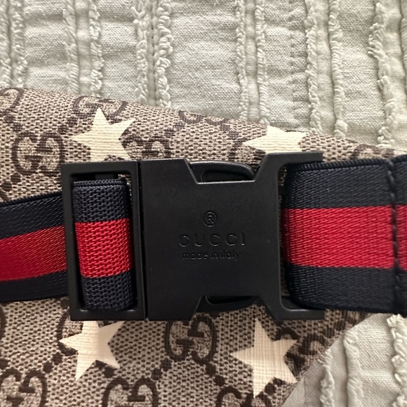 GG Supreme Monogram Stars Childrens Belt Bag - Picture 6 of 7